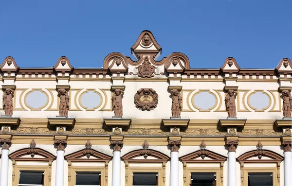 Fasad av lyxiga byggnad — Stockfoto