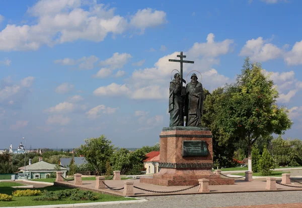 Бронзовый памятник Кириллу и Мефодию — стоковое фото