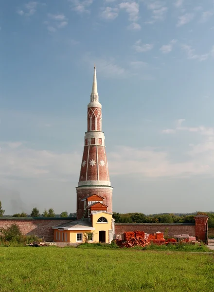 Ściany gotyckiej wieży — Zdjęcie stockowe