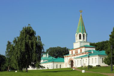 frontowa brama do rosyjskiego posiadłości z XVII wieku