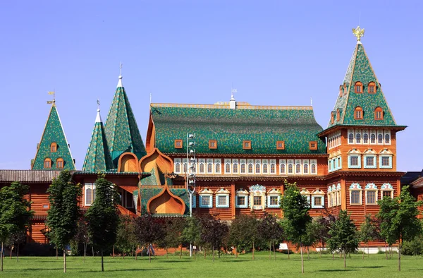 Staré dřevěné palác — Stock fotografie