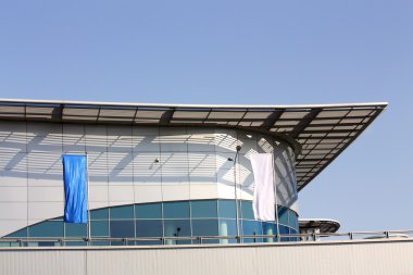 yüksek teknoloji tarzı bina