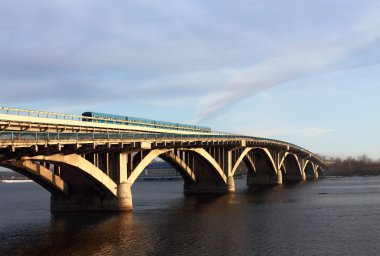 Kiev dnepr Nehri arasında köprü