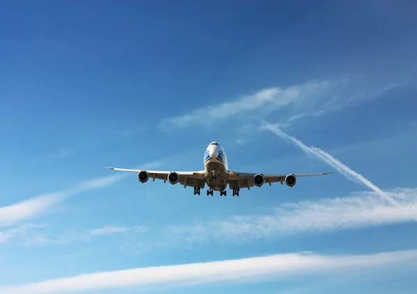 Avião em voo — Fotografia de Stock