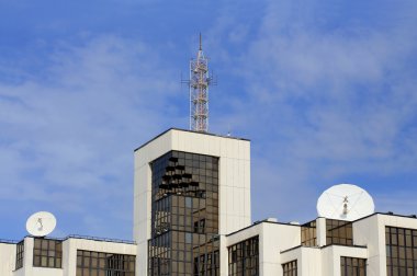 yüksek teknoloji tarzı bina