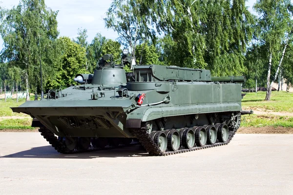 Tracked armored vehicle