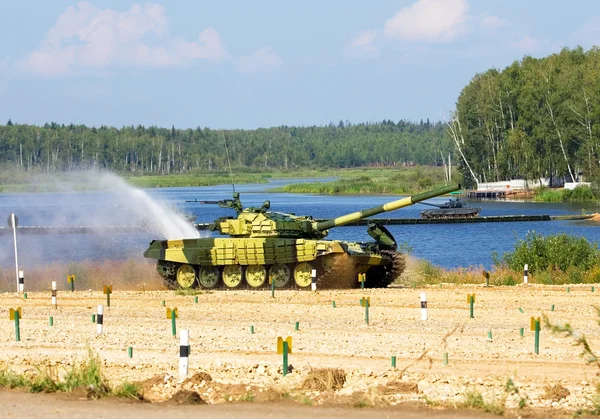 Panzer auf dem Vormarsch — Stockfoto