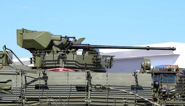 Zırhlı personel taşıyıcı kule 30 mm top ve eş eksenli makineli tüfek dönen bir platform üzerinde