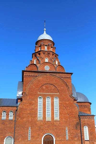 Czerwony Kościół Zbudowany Początku Wieku Stylu Neorosyjskim — Zdjęcie stockowe