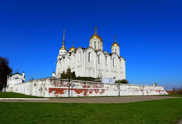 Antike Architektonische Anlage Mit Kathedrale Und Glockenturm Auf Einem Hügel — Stockfoto