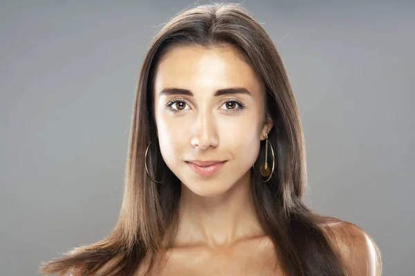 Hermosa Chica Morena Estudio Retrato Expresión Facial Sonriente — Foto de Stock