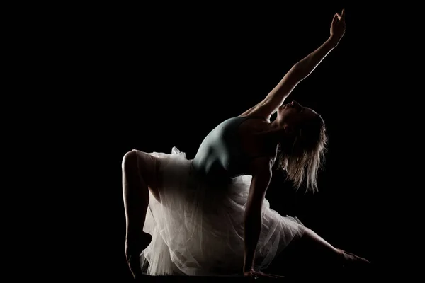 Bailarina Con Vestido Blanco Top Negro Posando Sobre Fondo Negro —  Fotos de Stock