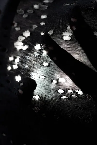 Silhouette Abstraite Mains Streching Pousser Tissu Moitié Transparent Avec Minuscules — Photo