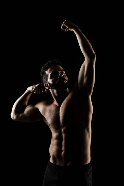 Sílhueta Homem Caucasiano Musculoso Com Iluminação Lateral Atleta Posando Contra — Fotografia de Stock
