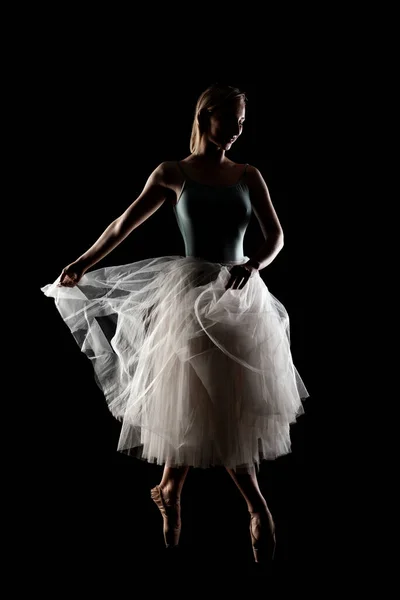 Bailarina Com Vestido Branco Top Preto Posando Fundo Preto — Fotografia de Stock