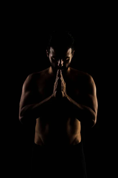 Seitlich Beleuchtete Muskulöse Kaukasische Männersilhouette Sportler Betet Vor Schwarzem Hintergrund — Stockfoto