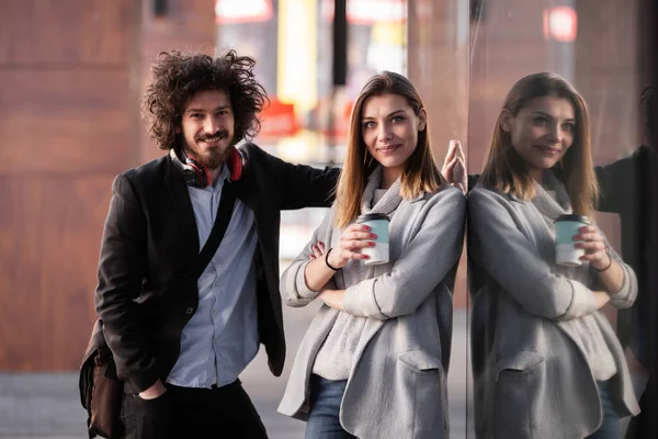 Pessoas Negócios Numa Pausa Para Café Homem Namoriscar Com Uma — Fotografia de Stock
