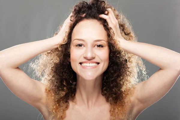 Beautiful Brunette Girl Long Curly Hair Studio Portrait Happy Smiling — Foto Stock