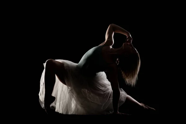 Ballerina Met Een Witte Jurk Zwarte Top Poserend Zwarte Achtergrond — Stockfoto