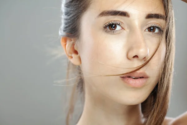 Nádherný Portrét Brunetky Výraz Vážné Tváře — Stock fotografie