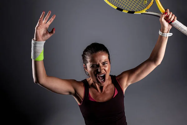 Jugadora Tenis Profesional Chica Feliz Gritando Con Raqueta Las Manos —  Fotos de Stock