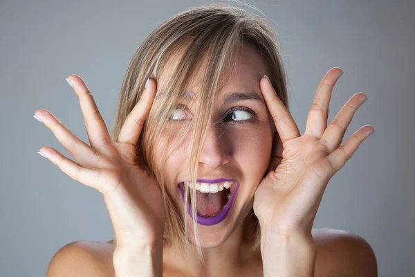 Beautiful Blond Girl Studio Portrait Surprised Expression Hand Gestures — Stock Photo, Image