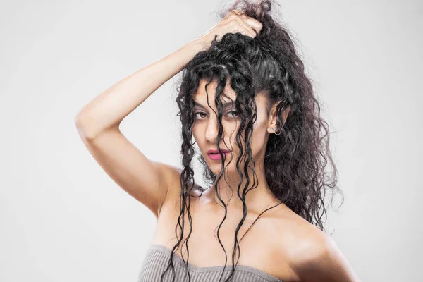 Beautiful Brunette Girl Long Wet Hair Studio Portrait Serious Face — Stock Photo, Image