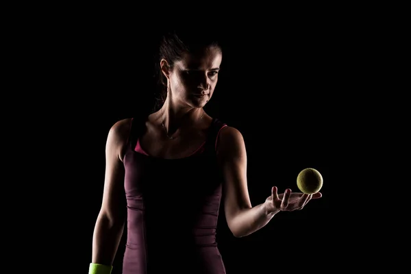 マグネシウムパウダーを手にしたテニス選手の女の子がボールを掴んでいる 目に見える塵 — ストック写真