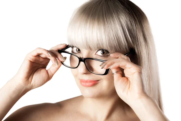 Retrato Una Hermosa Chica Morena Con Flequillo Rubio Usar Gafas — Foto de Stock