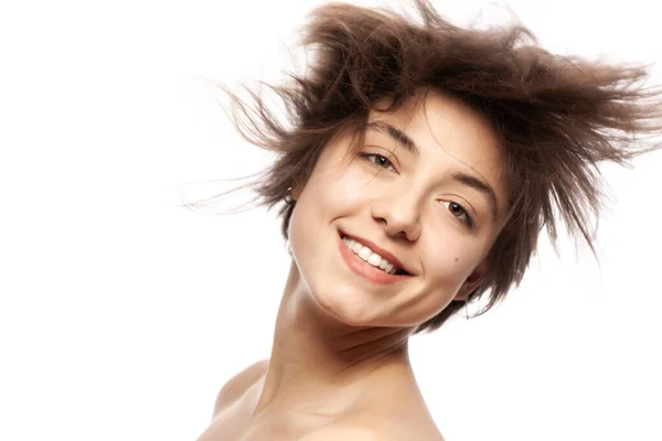 Hermosa Chica Retrato Moda Sonriendo Con Pelo Ondulado — Foto de Stock