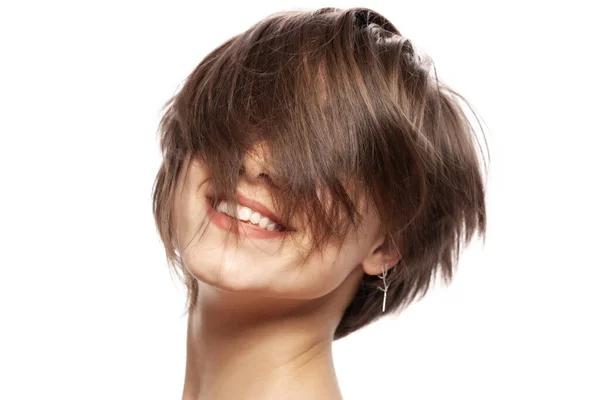 Güzel Bir Moda Portresi Dalgalı Saçlarla Gülümsüyor — Stok fotoğraf