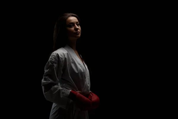 Gyönyörű Lány Pózol Karate Ruha Kimono Piros Kesztyű Fekete Háttér — Stock Fotó