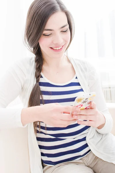 Young woman on phone — Stock Photo, Image