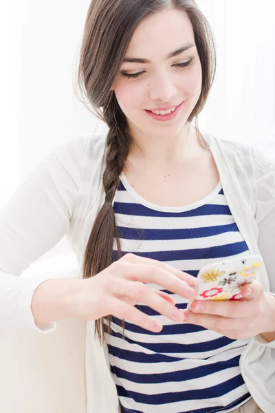 Young woman on phone — Stock Photo, Image