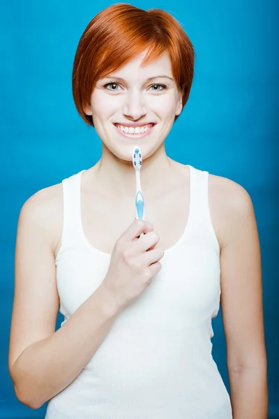 Frau beim Zähneputzen — Stockfoto