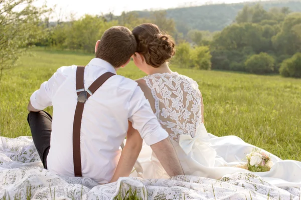 Novia y novio —  Fotos de Stock