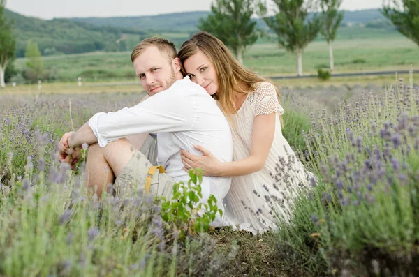 Junges Paar hat Spaß, Liebeskonzept — Stockfoto