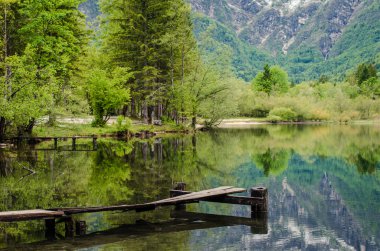 ahşap iskele dağ gölü
