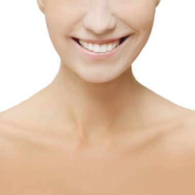 Kadın gülümsemesi