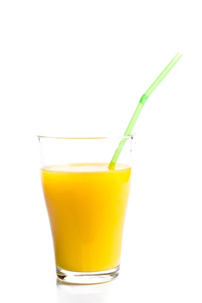Стакан апельсинового соку та апельсинів — стокове фото