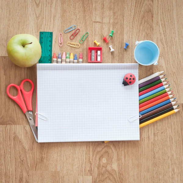 Equipo de oficina y estudiante — Foto de Stock