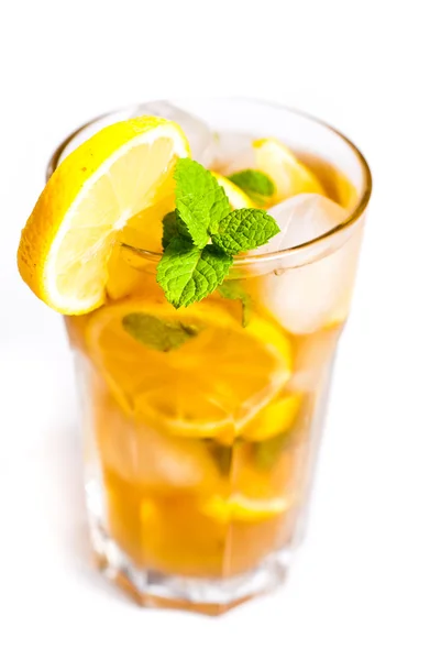 Iced tea with lemon — Stock Photo, Image