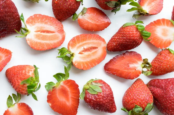 Erdbeeren isoliert über weißem Hintergrund — Stockfoto