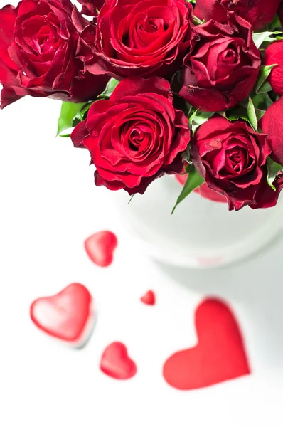 Rote Rosen in der Vase — Stockfoto