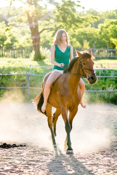 Paseos a caballo —  Fotos de Stock