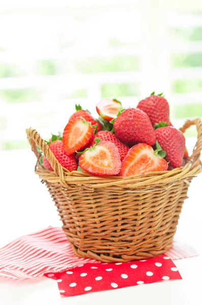 Fresas en cesta — Foto de Stock