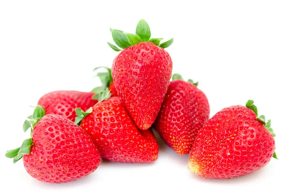 Erdbeeren isoliert über weißem Hintergrund — Stockfoto