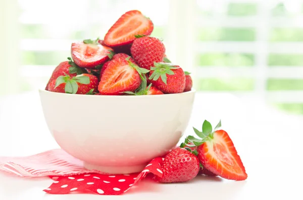 Fresh strawberries in bowl — Stock Photo, Image