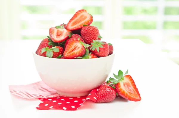 Fresh strawberries in bowl — Stock Photo, Image