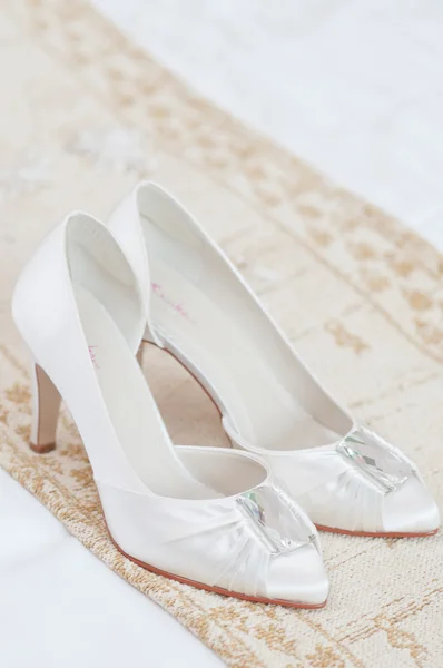 Eleganta vita bröllopsskor — Stockfoto